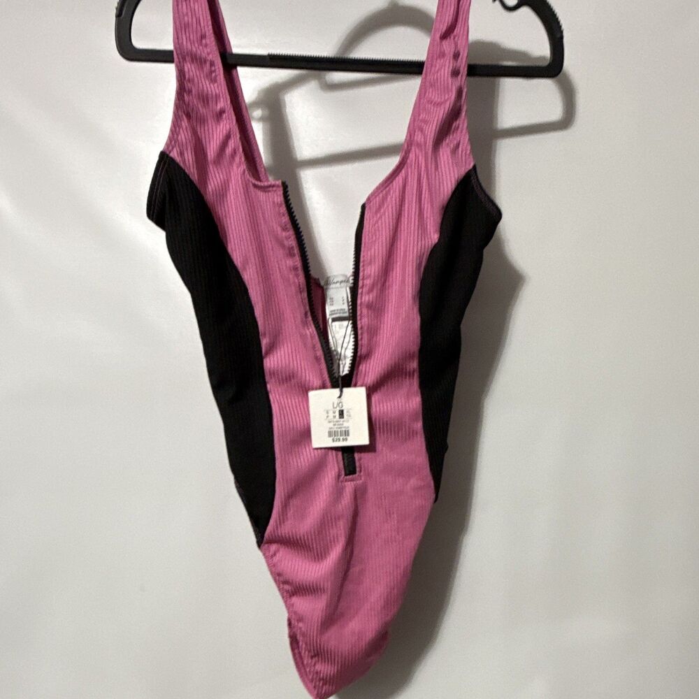 Women’s Pink/Black Solid Ribbed Zip Front One-Piece Swimsuit L/G - NO RETURNS